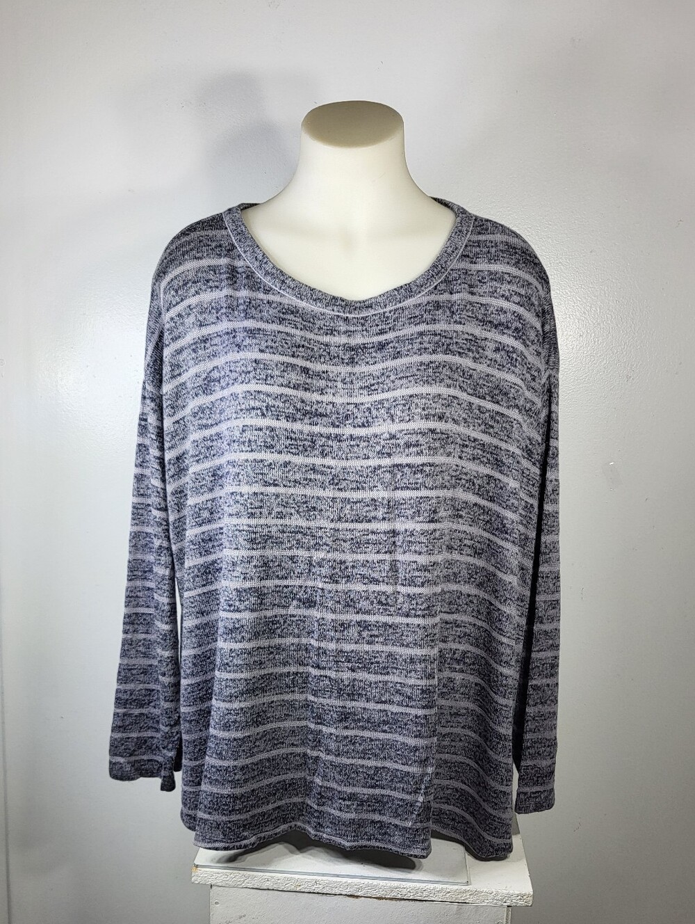 Cato Gray Striped Top Sz 18/20W - Picture 2 of 8